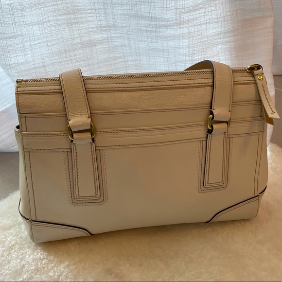 COACH HAMPTON IVORY/ OFF WHITE LEATHER HANDBAG WITH GOLD ACCENT HARDWARE - Picture 4 of 14